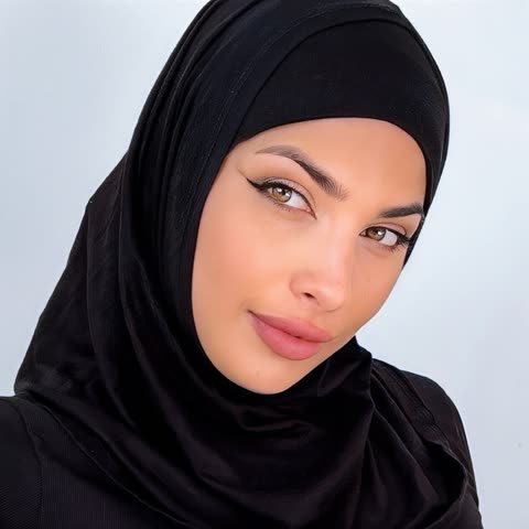 Leila Onyx wearing a hijab